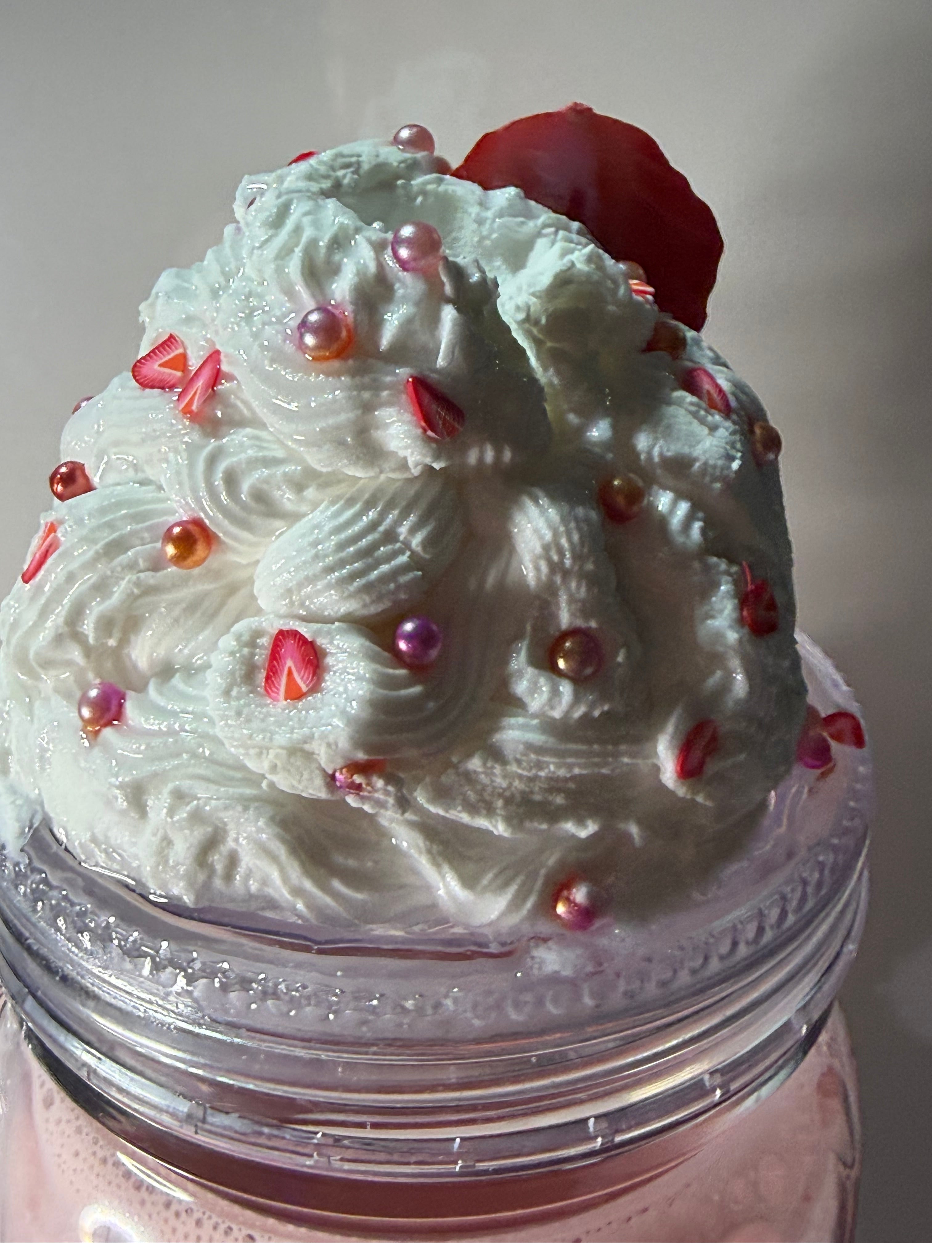 STRAWBERRY MILKSHAKE  CUP WITH DECO LID - 20OZ MASON JAR
