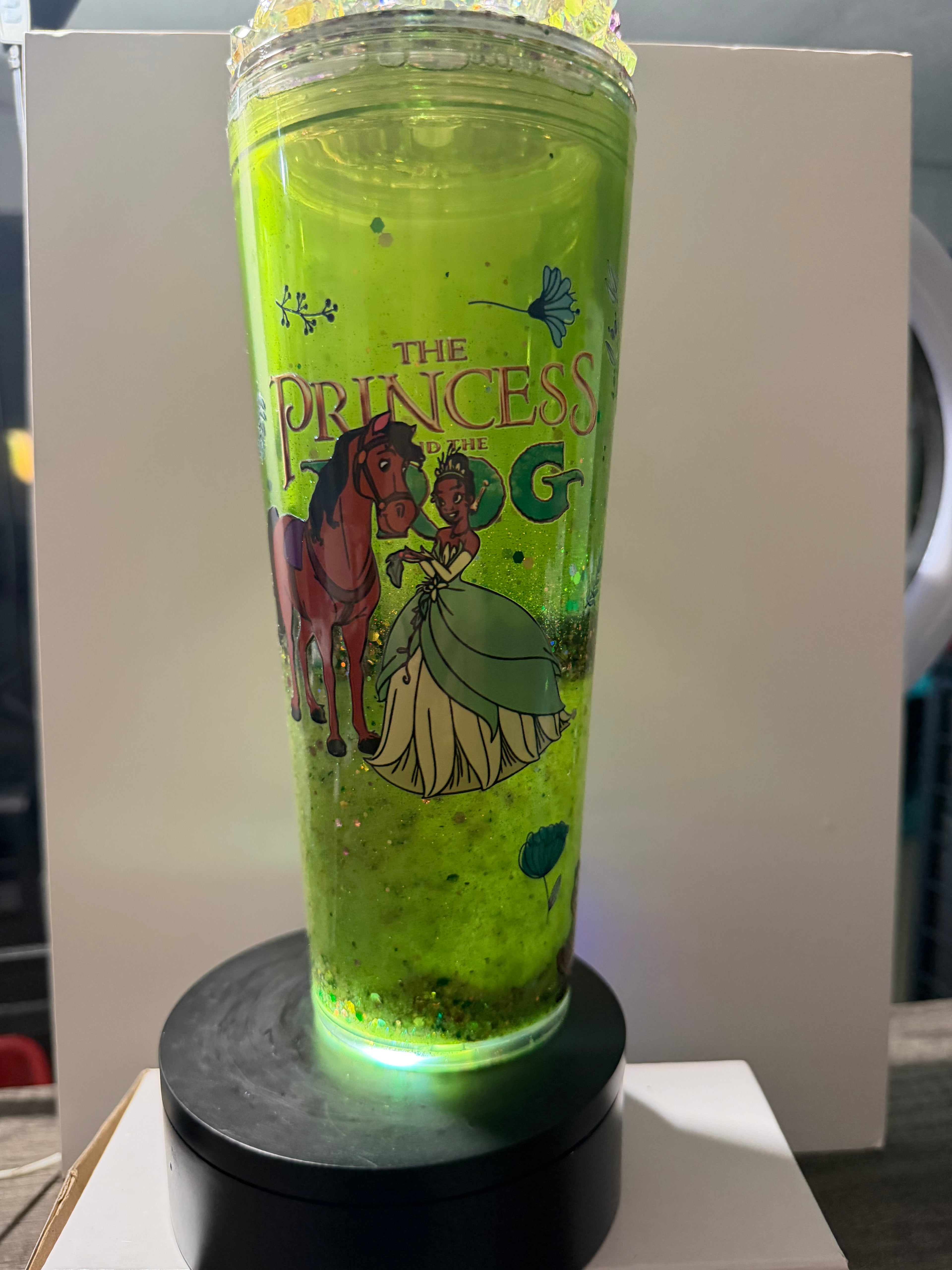 24oz TAPERED CUP - PRINCESS - TIANA - DREAMSCAPES WITH DECO LID