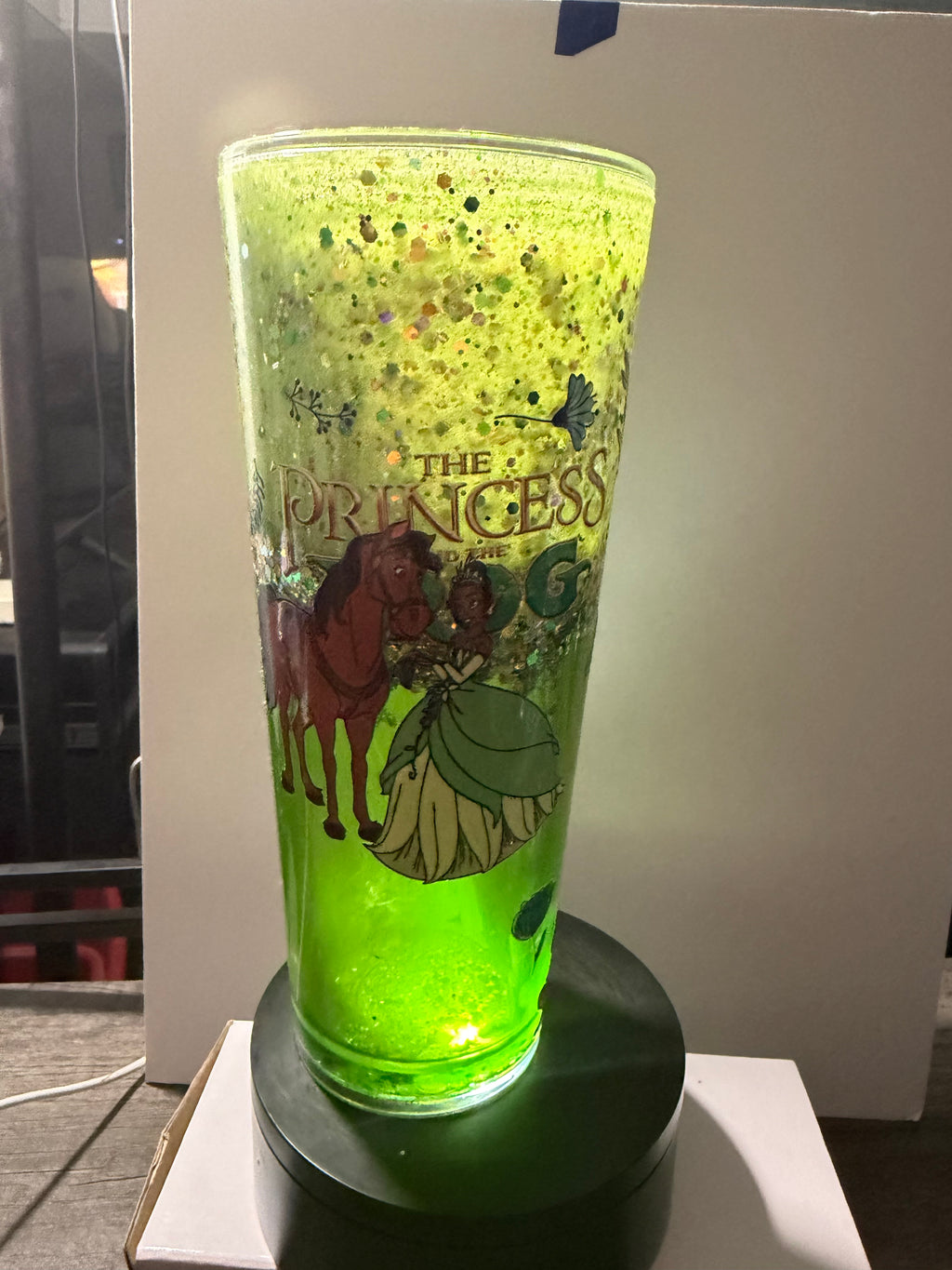 24oz TAPERED CUP - PRINCESS - TIANA - DREAMSCAPES WITH DECO LID