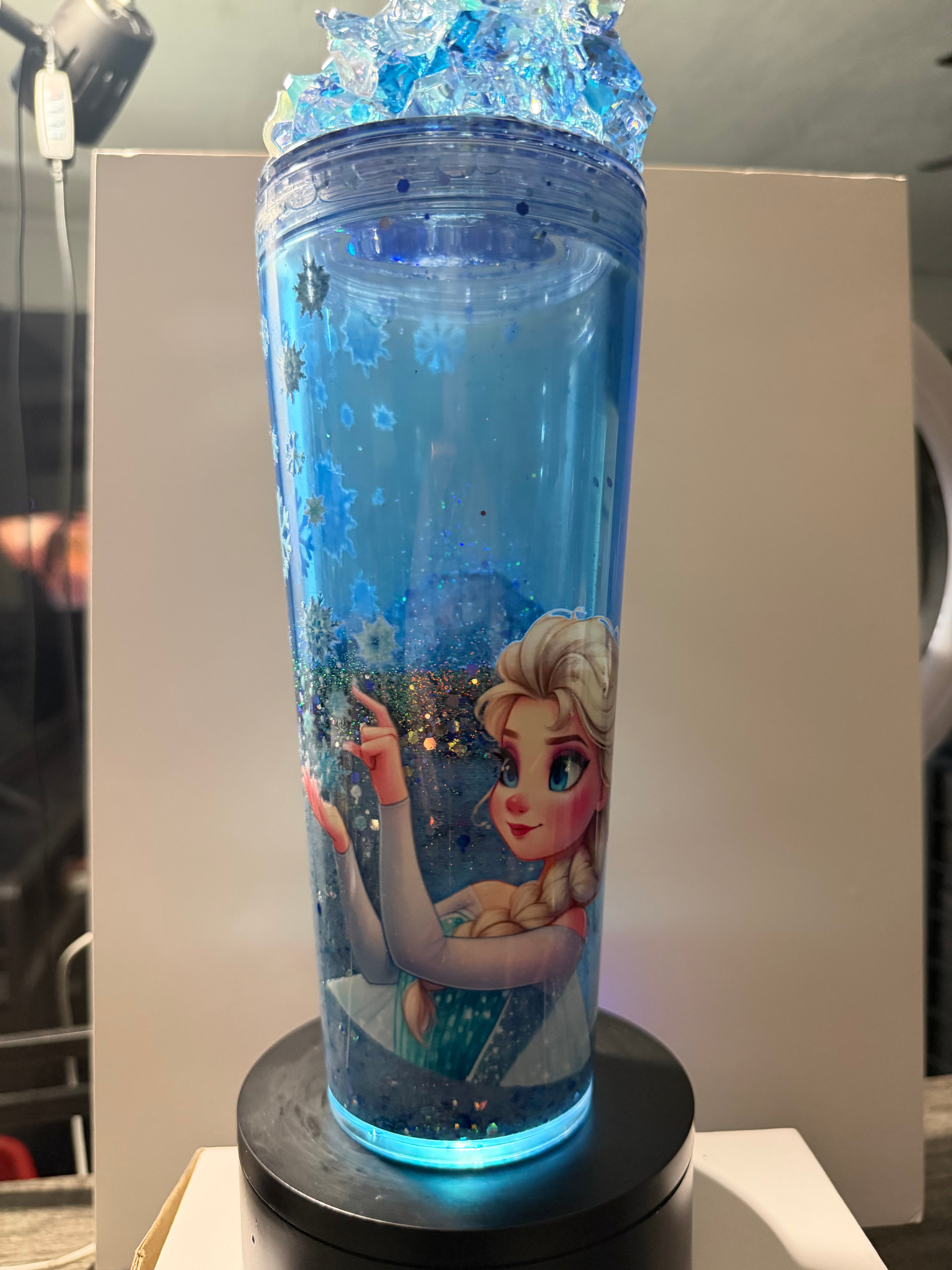 24oz TAPERED CUP - PRINCESS - ELSA/ANNA DREAMSCAPES WITH DECO LID