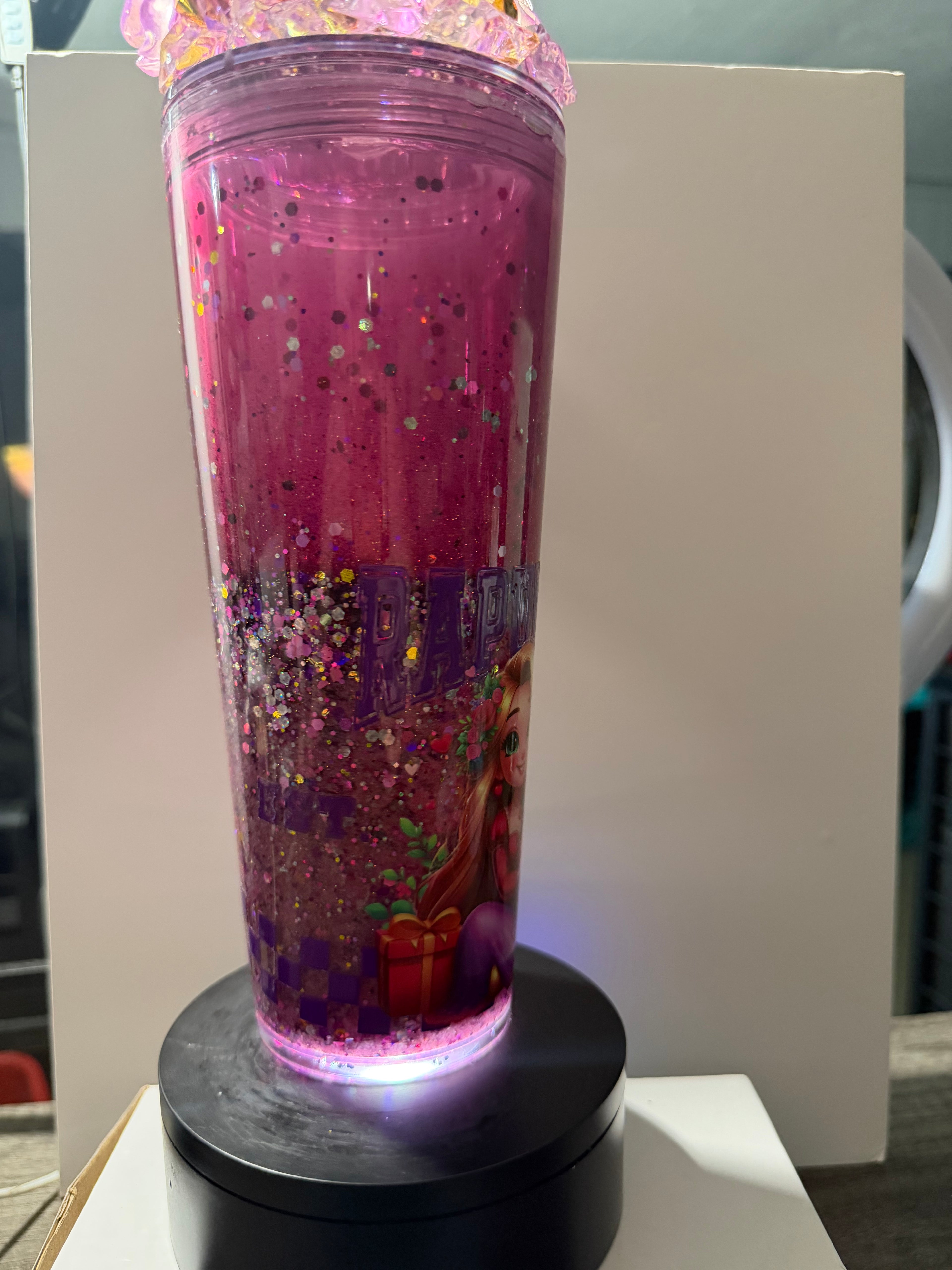 24oz TAPERED CUP - PRINCESS - RAPUNZLE - DREAMSCAPES WITH DECO LID