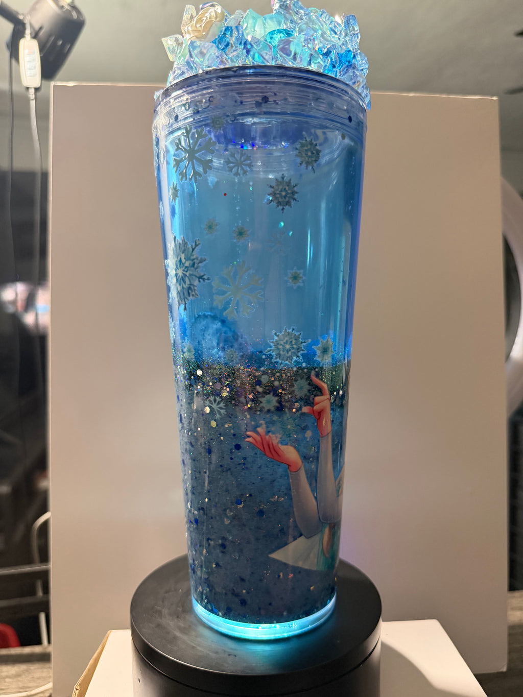 24oz TAPERED CUP - PRINCESS - ELSA/ANNA DREAMSCAPES WITH DECO LID