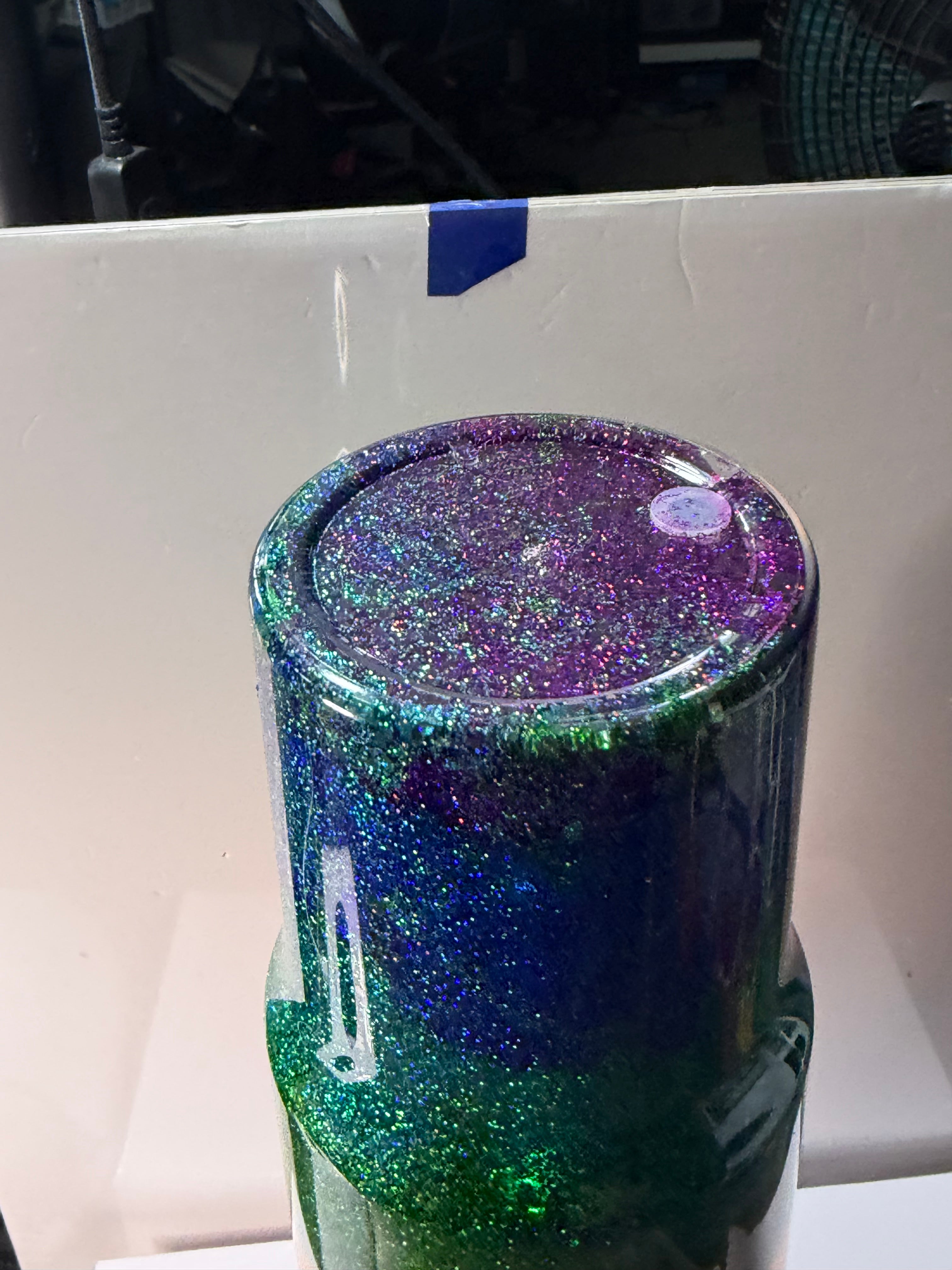 40 OZ ACRYLIC - STACKED OMBRÉ RAINBOW SUSPENDED