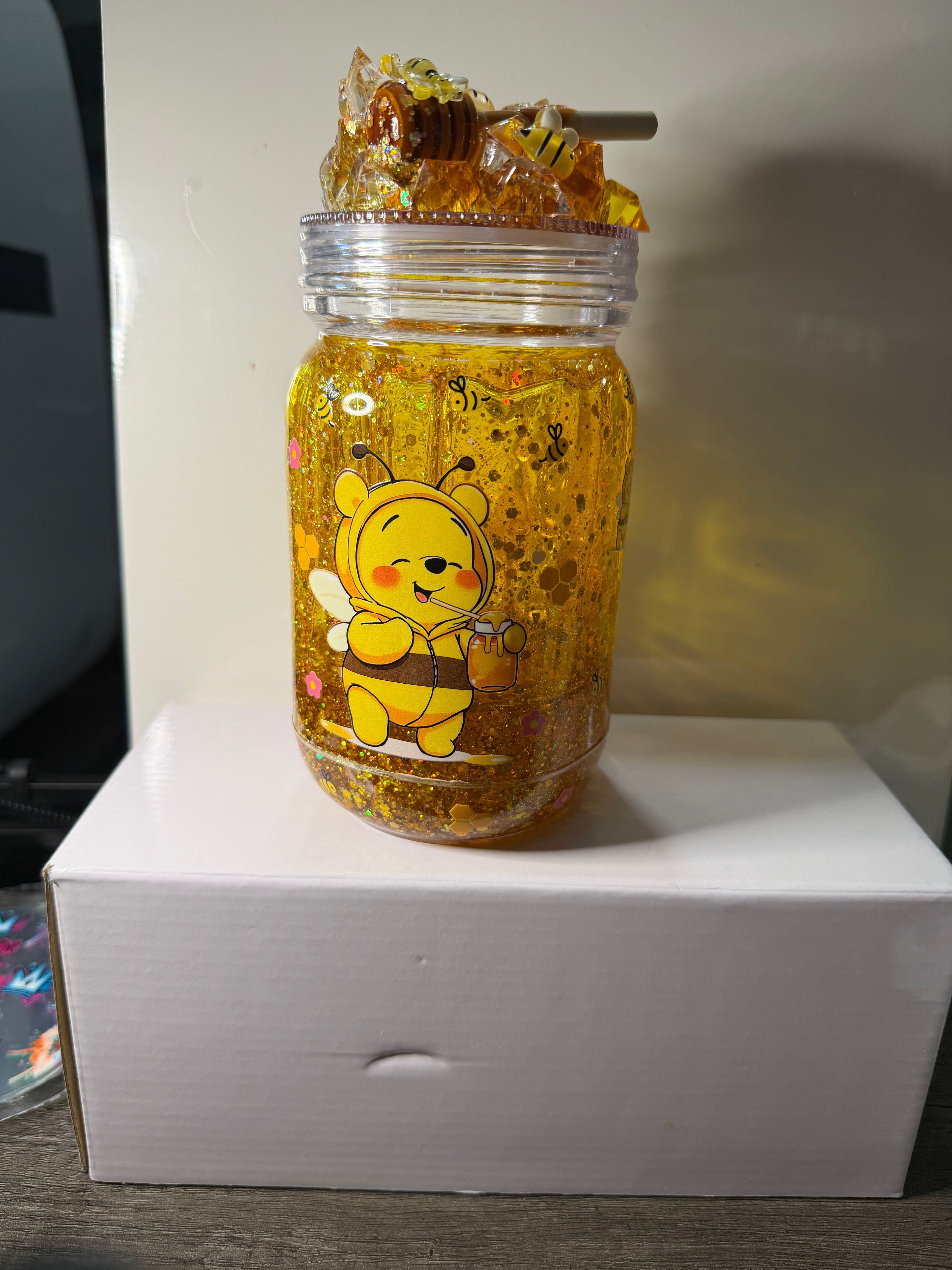 WINNIE THE POOH - HONEY DRIP MASON JAR 20oz WITH DECORATED LID
